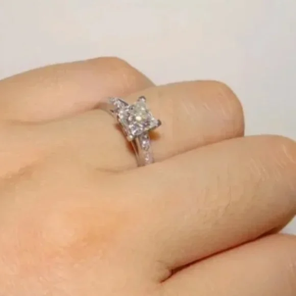 925 Sterling Silver Princess Square Simulator Diamond Ring Wedding Engagement - Picture 2 of 4